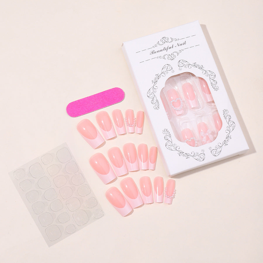 Kunstnagelset mit eleganten Maniküre-Designs und zarten Akzenten Brehn