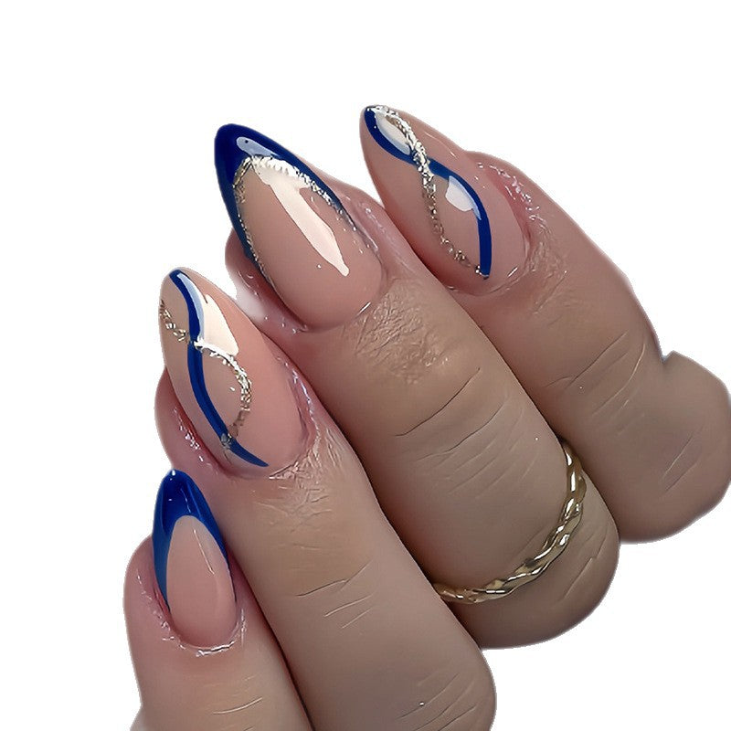 Künstlerische French Tip Nagelverstärkungen Brehn