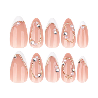 Kunstvolle Nagelkunst mit eleganten Goldakzenten Brehn