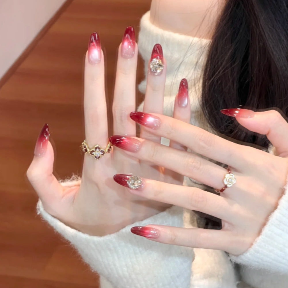Glamouröse Gradient Stiletto Press-On Nägel mit Strassakzenten Brehn