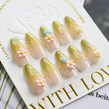 Niedliche Charakter-Themen-Nagelkunst-Tipps