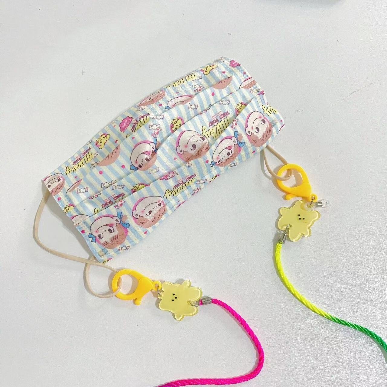 Maskenhalter mit Buntem Zubehör Brehn
