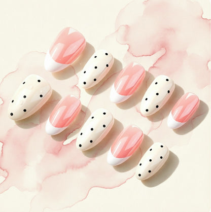 Kunstnägel mit Polka Dots Brehn