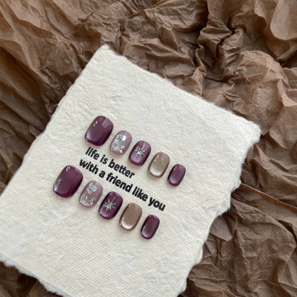 Künstlerisches Press-On-Nagelkunst-Set mit dekorativen Edelsteinakzenten