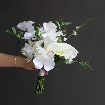 Eleganter floraler Brautstrauß