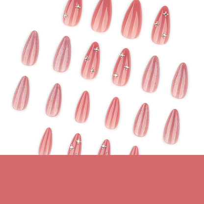 Kunstvolle Nagelverlängerungen mit Glitzer-Design Brehn