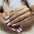 Luxus Press-On Nail Design mit Strass-Akzenten Brehn