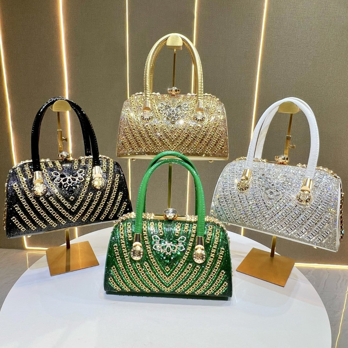 Dekorative mit Strass besetzte Abendhandtasche