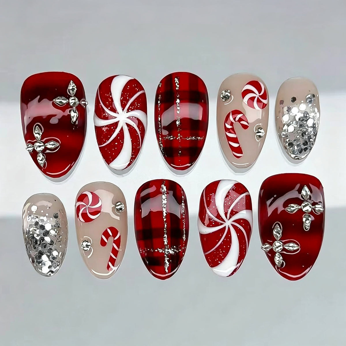 Festliches Press-On Nagelkunst Set mit Feiertagsmustern Brehn