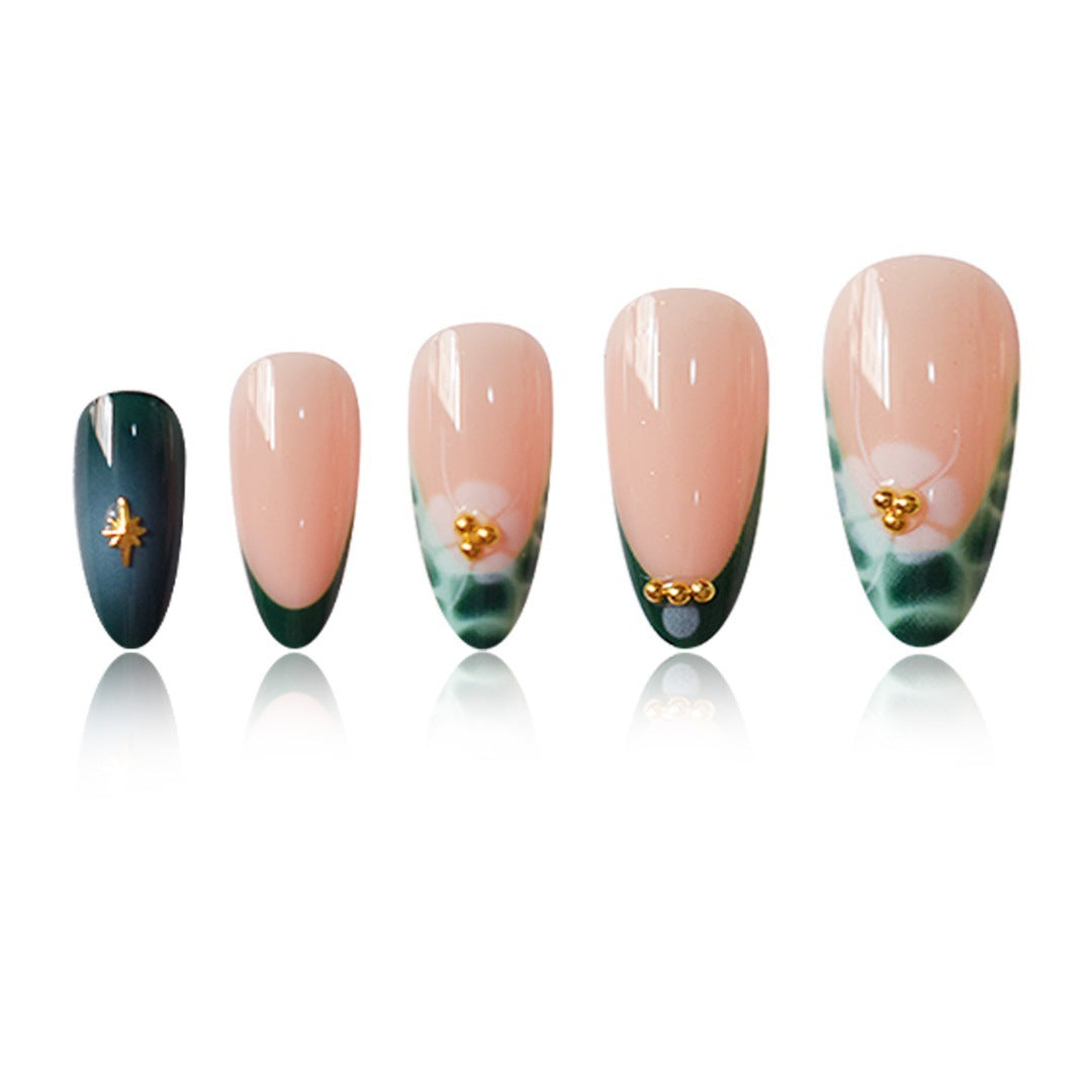 Künstlerische florale und geometrische Press-On-Nagelerweiterungen Brehn