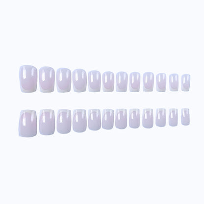 Elegantes French Tip Nagelkunstset  1790958182