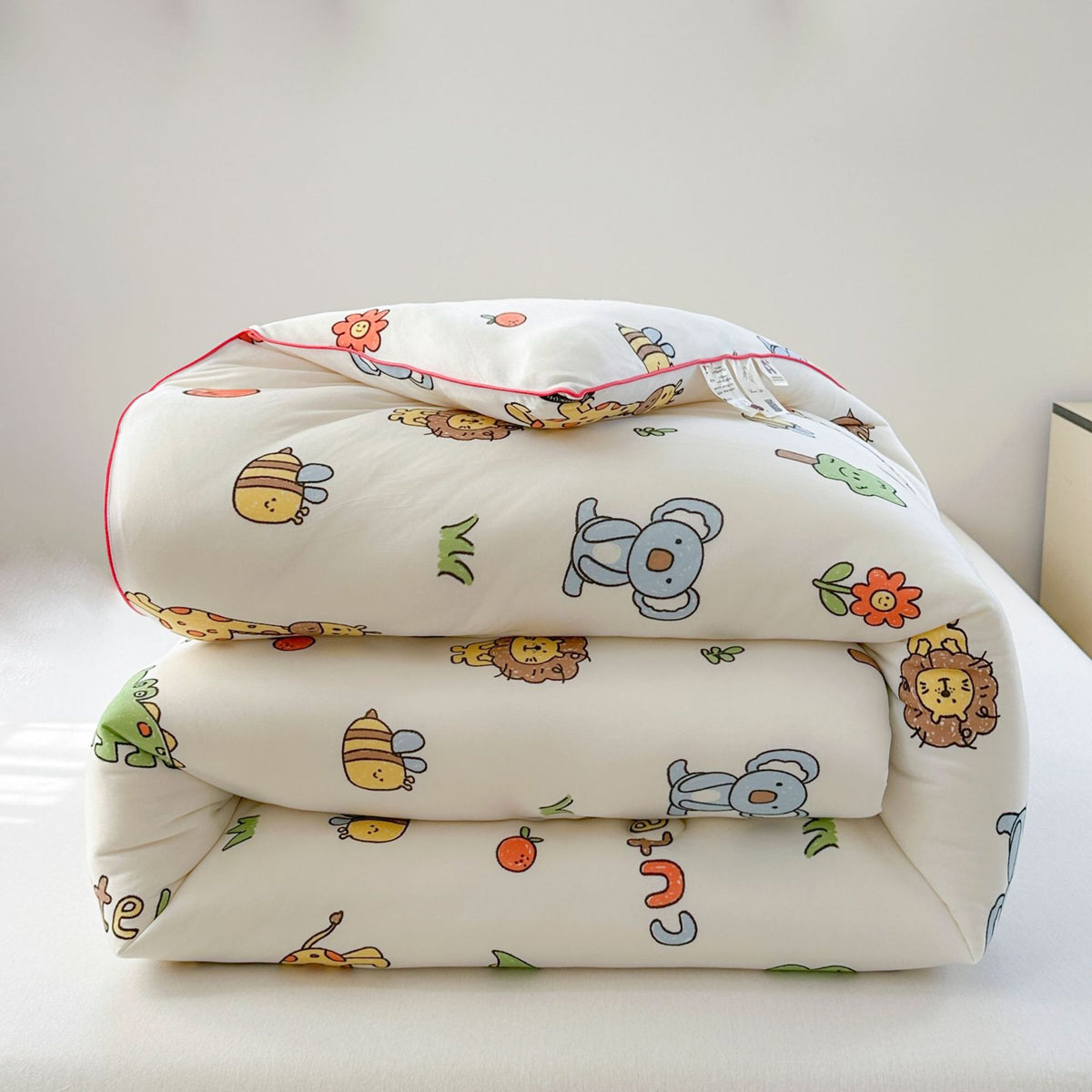 Kinder-Bettwäscheset mit niedlichen Tiermotiven und gesteppter Decke