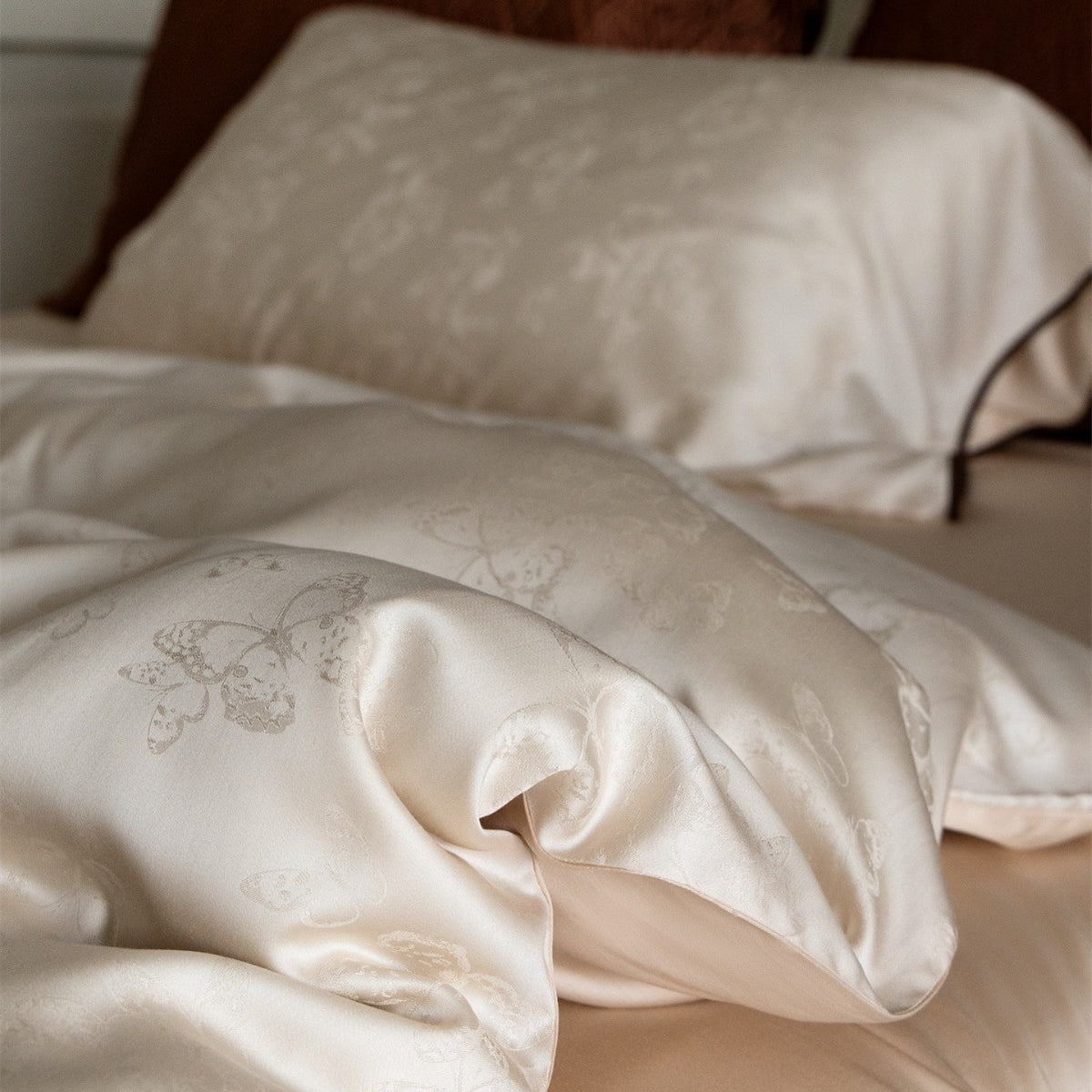 Luxuriöser Jacquard-Satin Bettwäsche Set mit gewelltem Piping