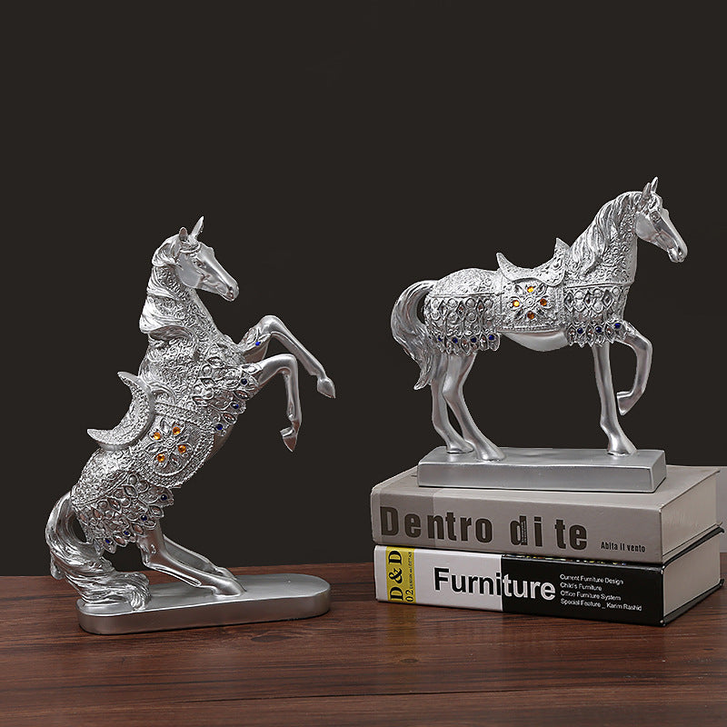 Elegante und kunstvolle Pferdefigur Brehn