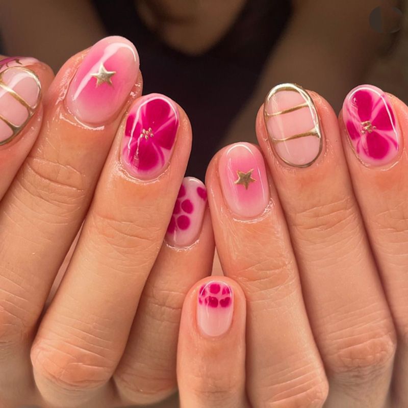 Kunstnägel mit elegantem Blumen-Design Brehn