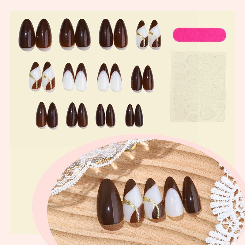 Premium Stylische Press-On Nagelset mit Eleganten Designelementen Brehn