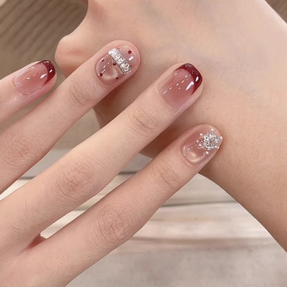 Elegante mit Strass veredelte Nagelkunst Brehn