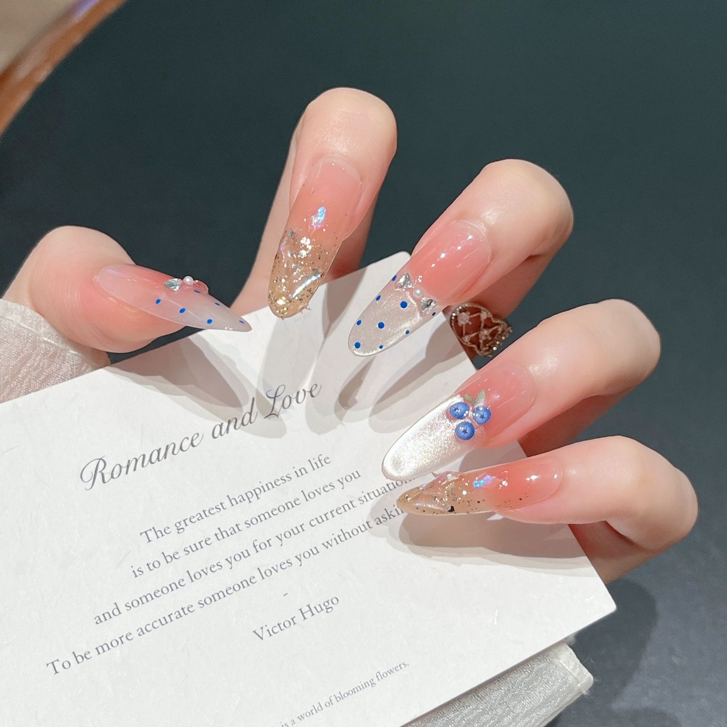 Dekoratives Glitzerndes Press-On Nagelkunstset Brehn