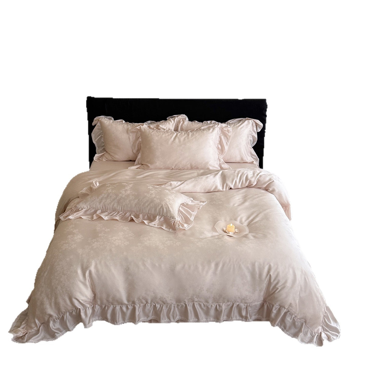 Luxuriöse Bettwäsche-Garnitur aus Mako‑Satin mit Rüschenbordüre und feinem Blumen‑Jacquard Brehn