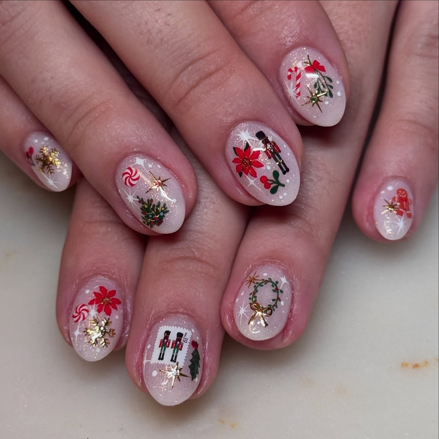 Elegante Kunstnägel mit Festlichen Weihnachtsmotiven Brehn