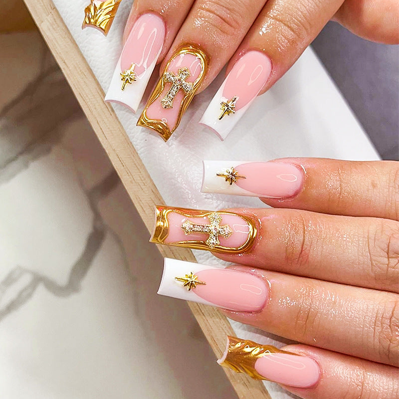 Kunstnagelset mit romantischen Blüten- und Glitzerakzenten Brehn