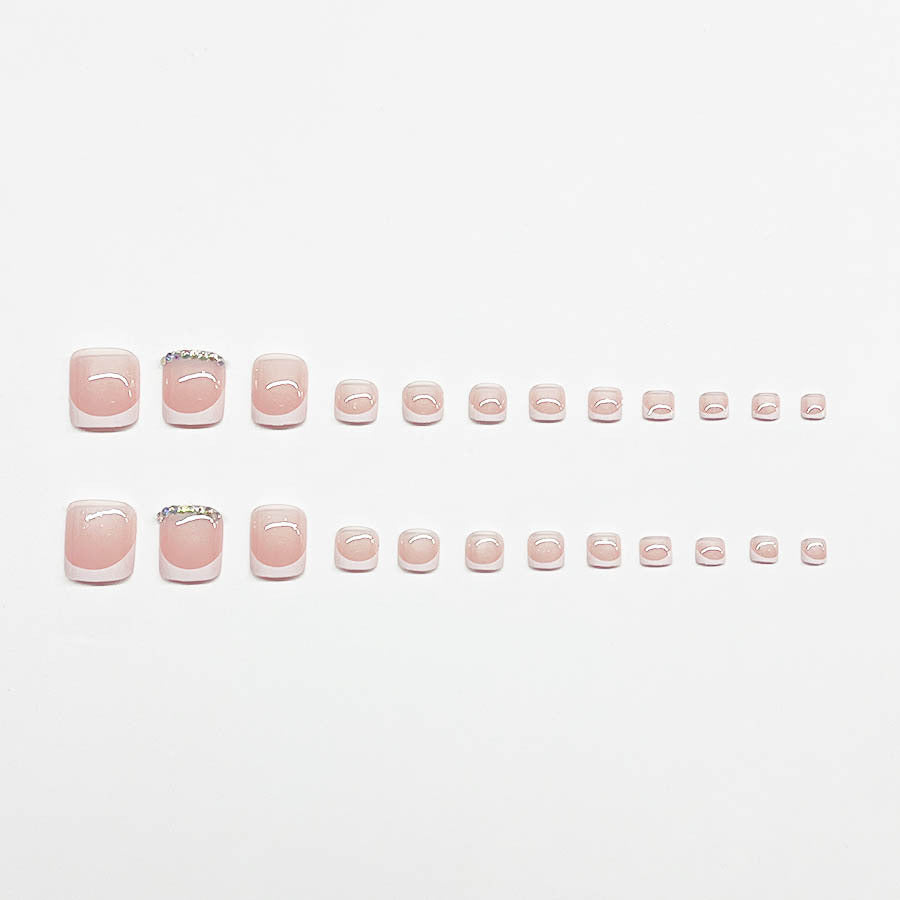 Fußnagelkunstset mit elegantem französischen Design und funkelnden Akzenten Brehn