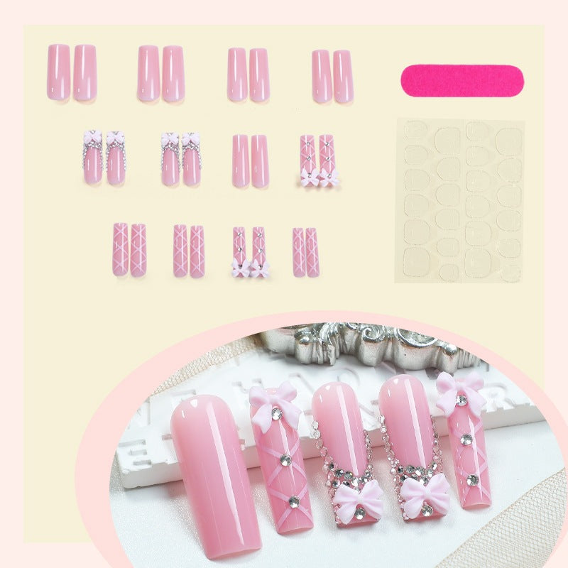 Kunstnagelset mit romantischen Schleifen- und Glitzerakzenten Brehn
