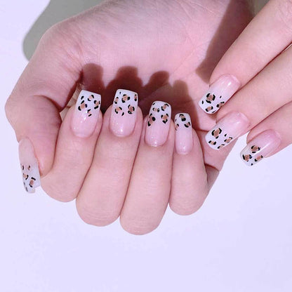 Elegante Leopardenmuster-Nagelkunst