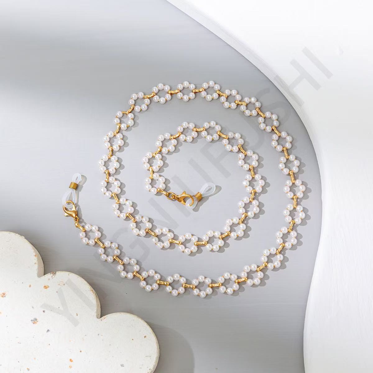 Eleganter Perl- und Goldketten-Brillenhalter Brehn