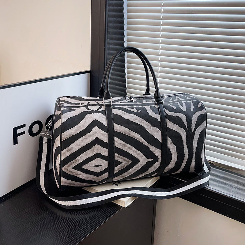 Sportliche Reisetasche Im Angesagten Zebramuster Brehn