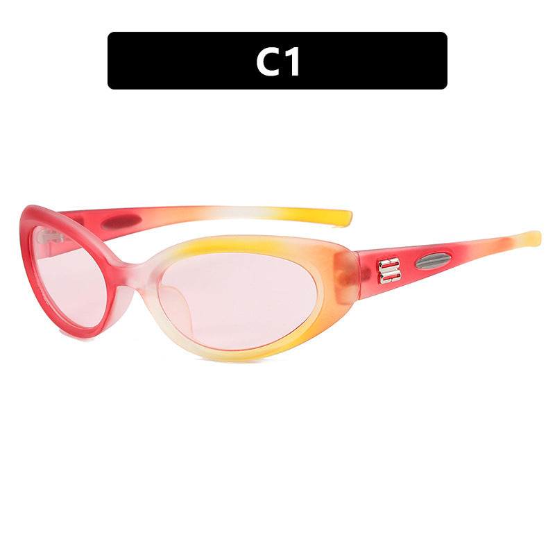 Damen modische Sonnenbrille mit außergewöhnlicher Form und kontrastierenden Farbakzenten Brehn