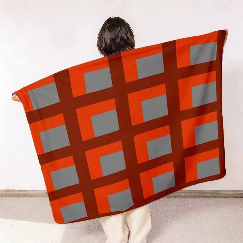 Gemütliche Karomuster-Fleece-Decke