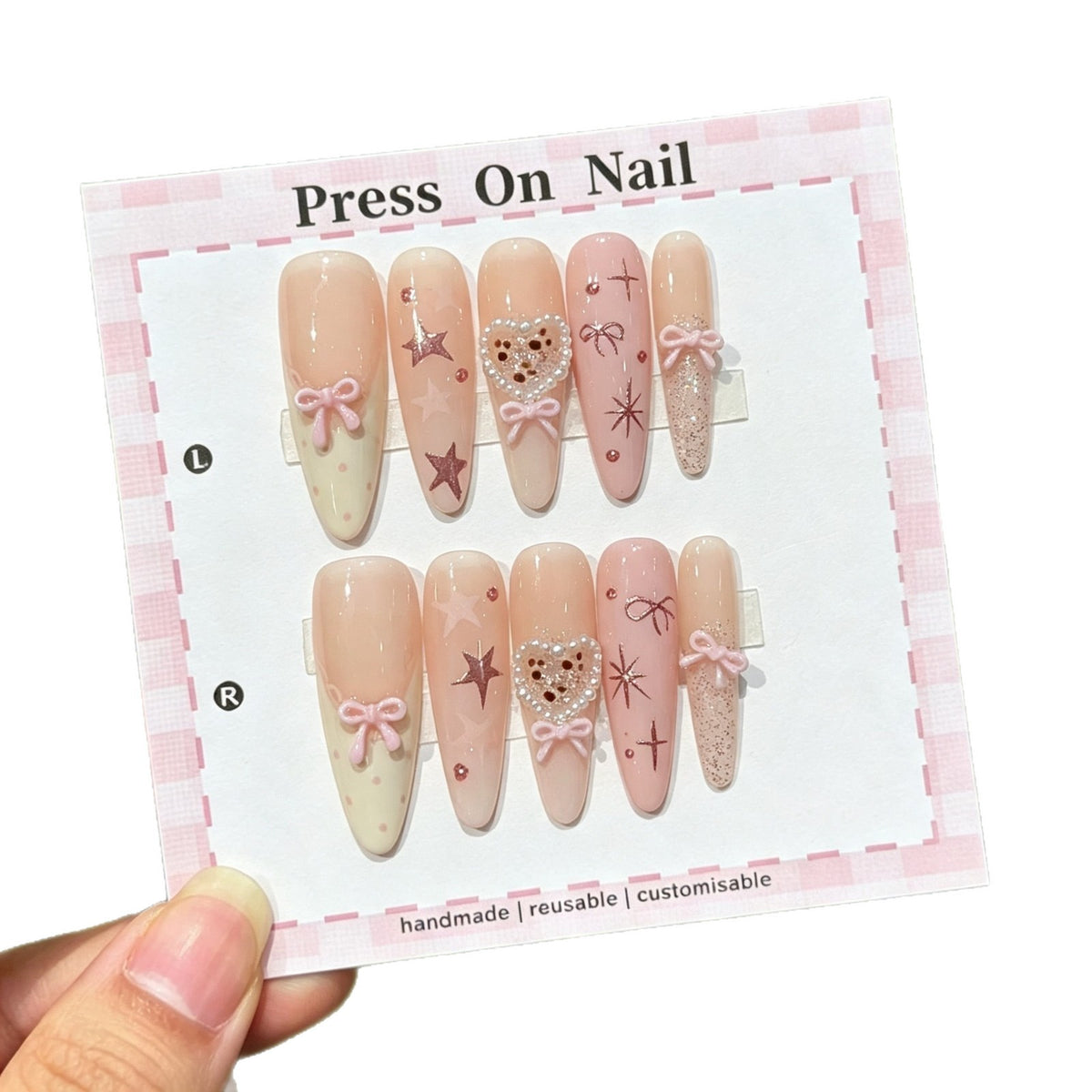 Dekoratives Press-On Nagelkunstset mit Schleifen- und Herzdrucken