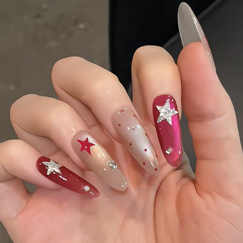 Künstlerisches Press-on-Nagelset mit glamourösen Sternelementen Brehn
