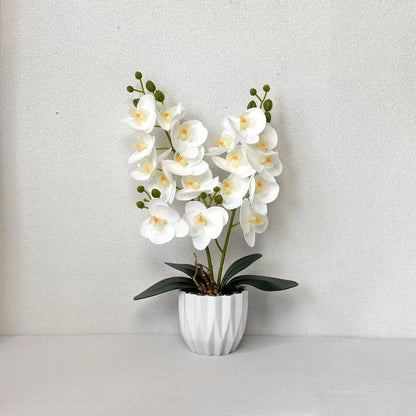 Dekoratives künstliches Orchideenarrangement für die Innendekoration zu Hause