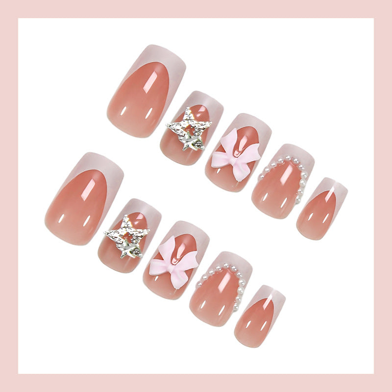Kunstnagelset mit eleganten 3D-Blumen und Glitzerakzenten Brehn