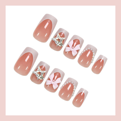 Kunstnagelset mit eleganten 3D-Blumen und Glitzerakzenten Brehn
