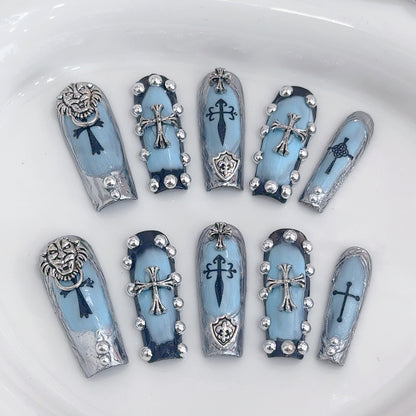 Dekoratives 3D Press-On Nail Set mit Gothic-Elementen