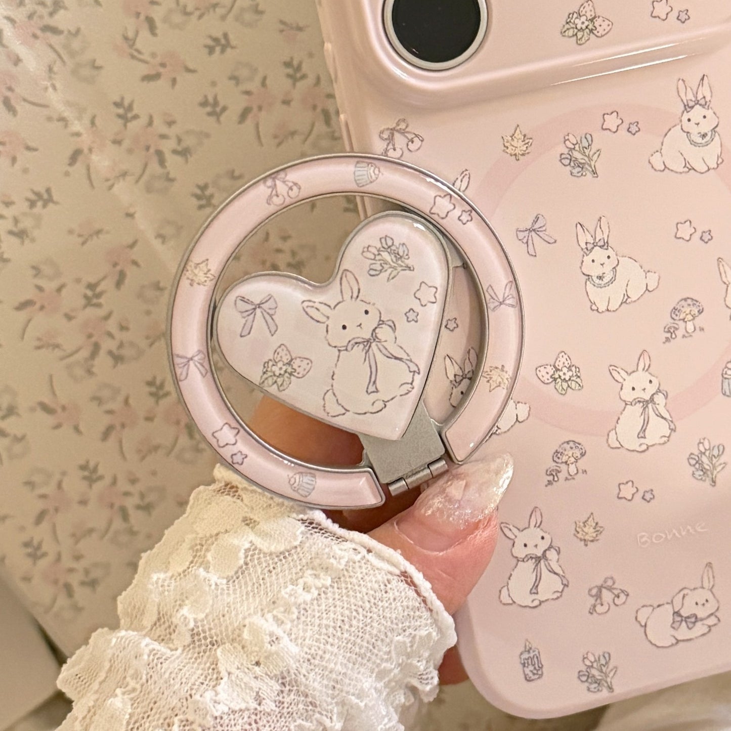 Verspielter Smartphone Fingerhalter mit Herzmotiv Brehn