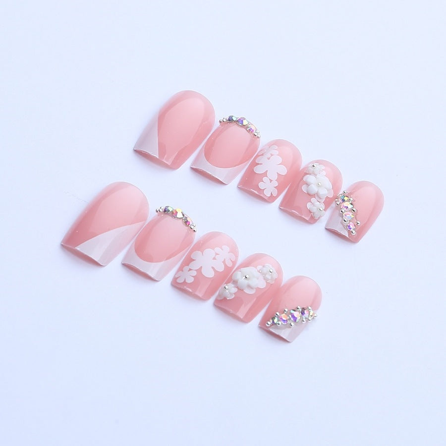 Kunstnagelset mit Blüten- und Glitzerdetails Brehn