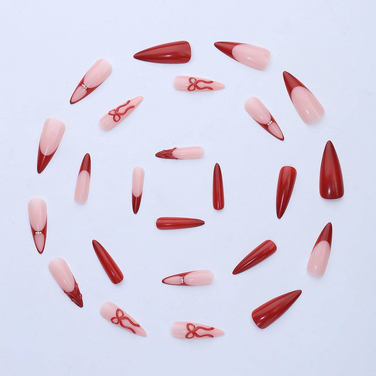 Hochwertiges Kunstnagelset mit eleganten Spitzen und Schleifenverzierungen Brehn