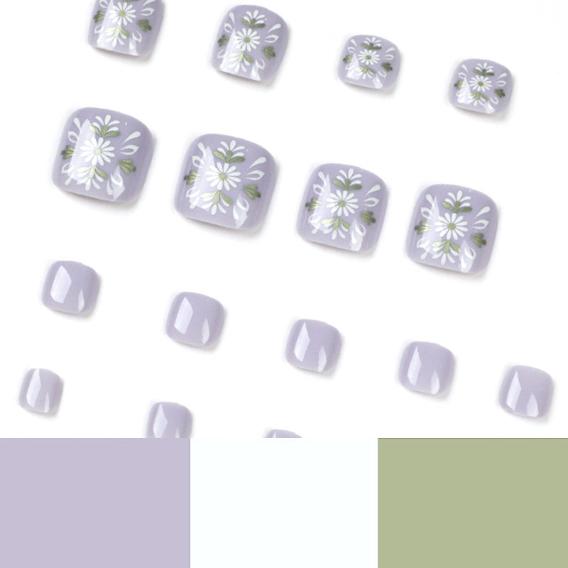 Kunstvolle Fußnagelgestaltung mit elegantem floralem Design Brehn