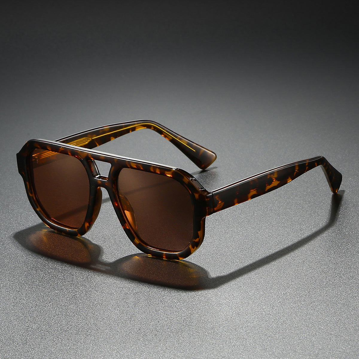 Damen Sonnenbrille im modernen urbanen Design mit breitem Rand Brehn