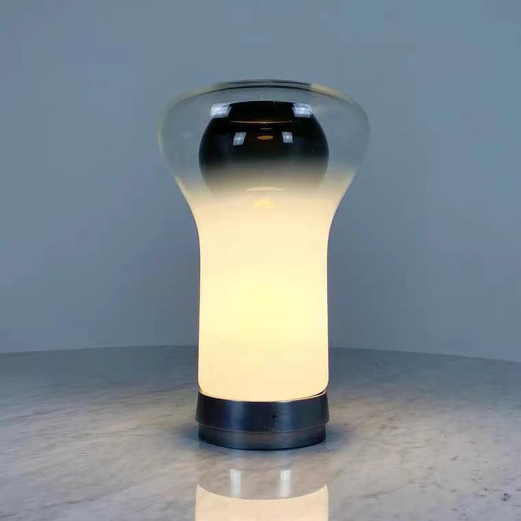 Elegante Glas Tischlampe mit einzigartigem Design