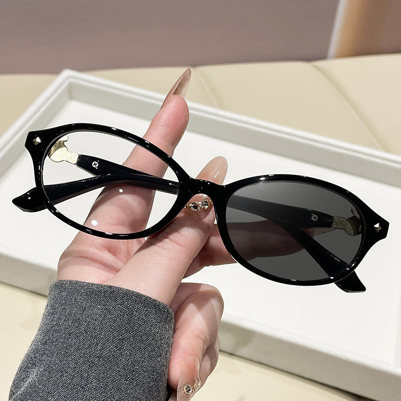 Damen modische optische Brille im eleganten Ova-Design mit goldenen Akzenten Brehn