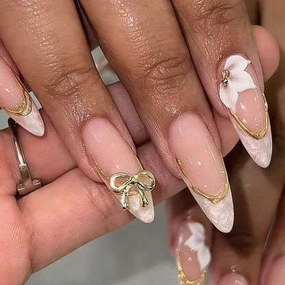 Kunstnagelset mit glamourösen Spitzen und stilvollen Akzenten Brehn