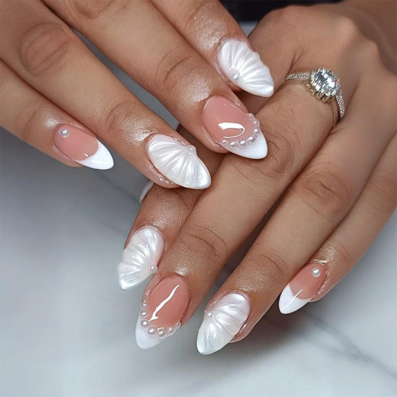 Kunstnagelset mit eleganten Spitzen und 3D-Details Brehn