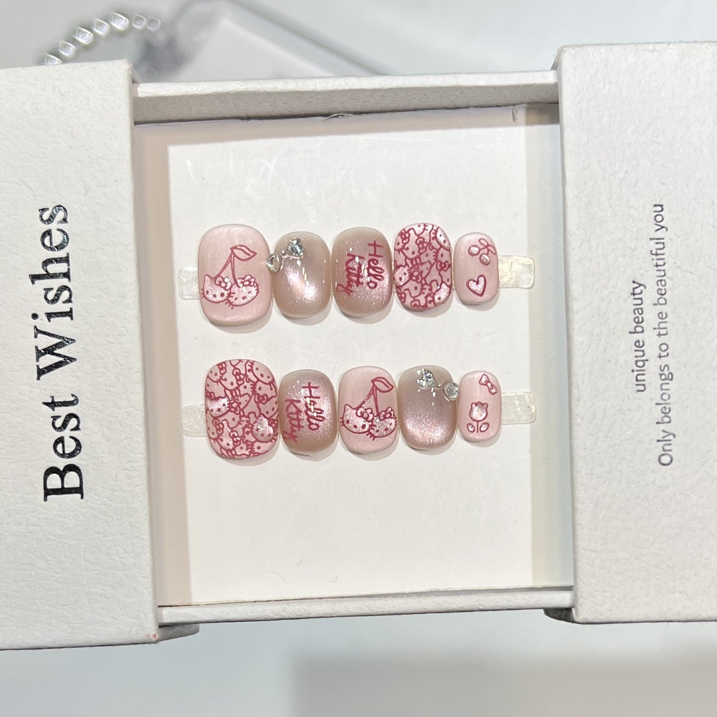 Themen Press-On Nagelkunstset mit Hello Kitty Designs Brehn