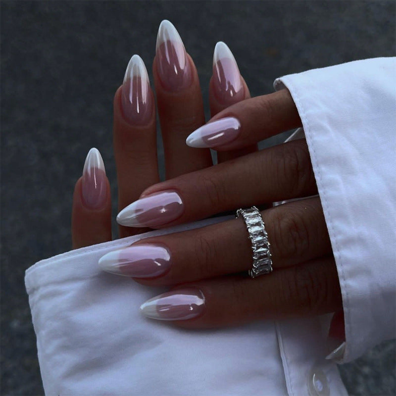 Elegante Stiletto Press-On Nägel mit Ombre Design Brehn