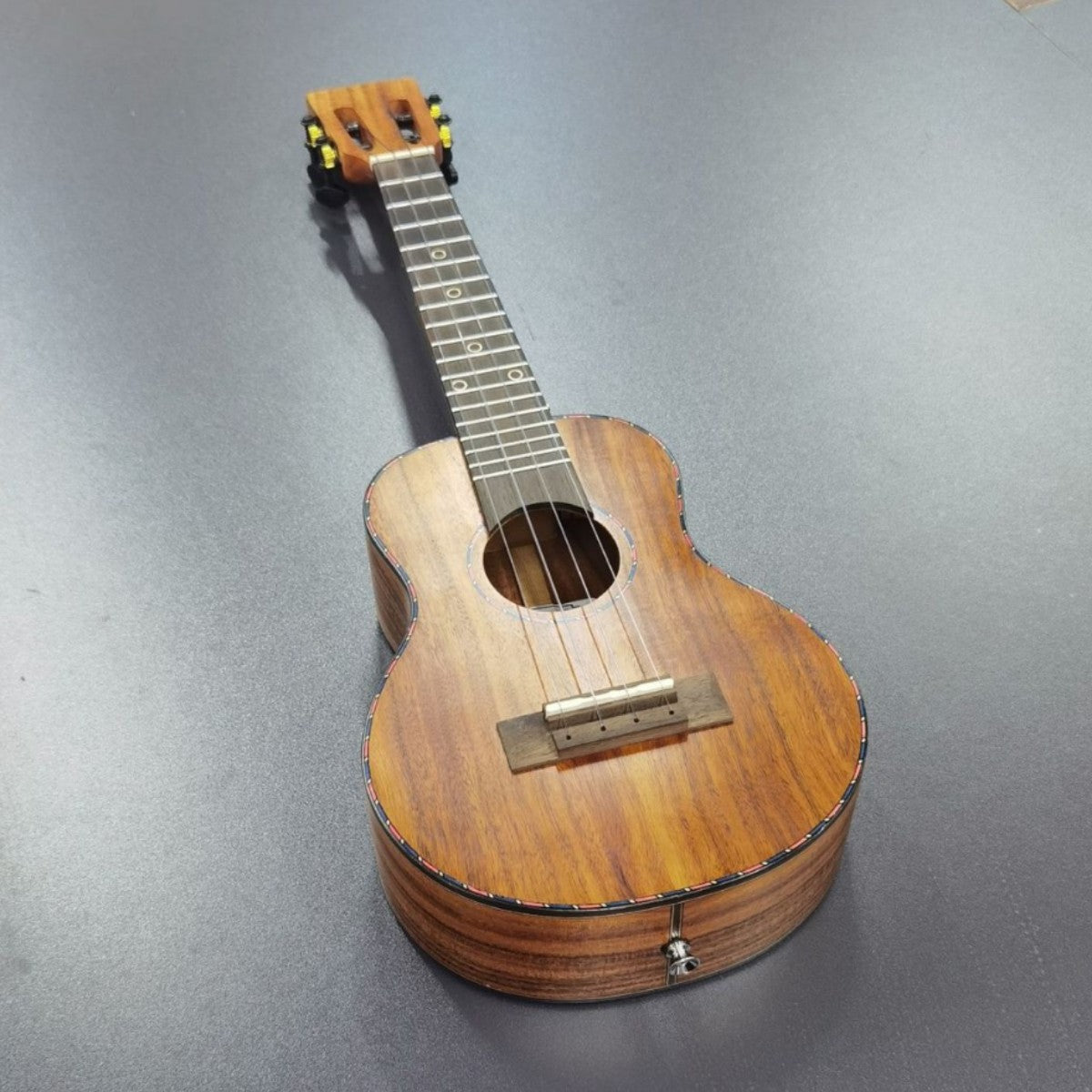 Professionelle Massivholzuqala-Ukulele Brehn